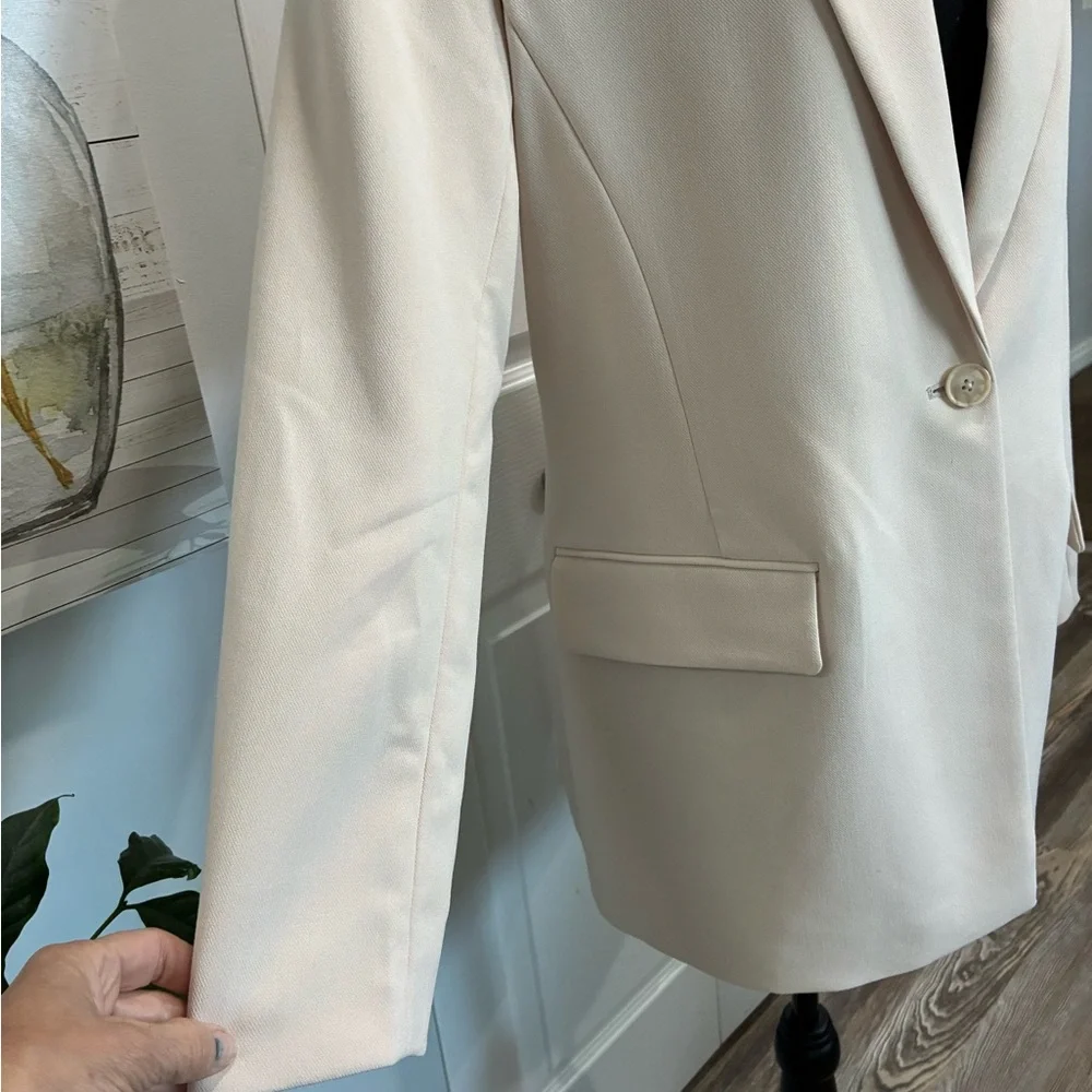Nine West Cream Blazer with Notched Lapels - Picture 2 of 8